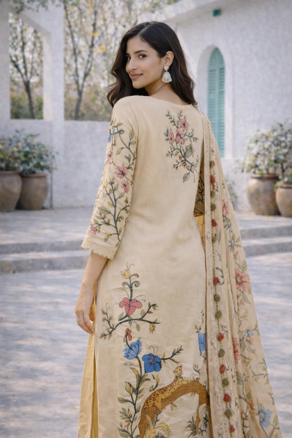 Off White Kalamkari Cotton Kurti Set with Floral & Wildlife Motifs