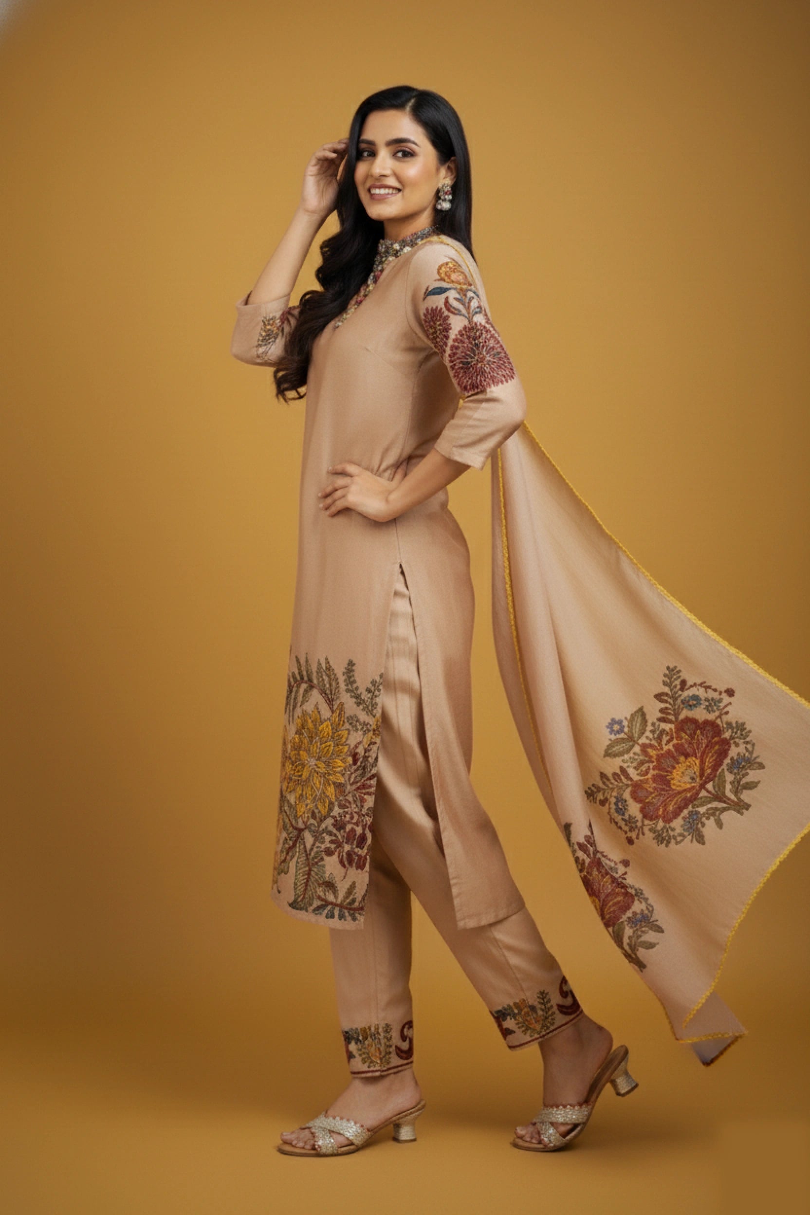Beige Floral Kalamkari Kurta Set with Dupatta – Printed Appliques & Scallop Border