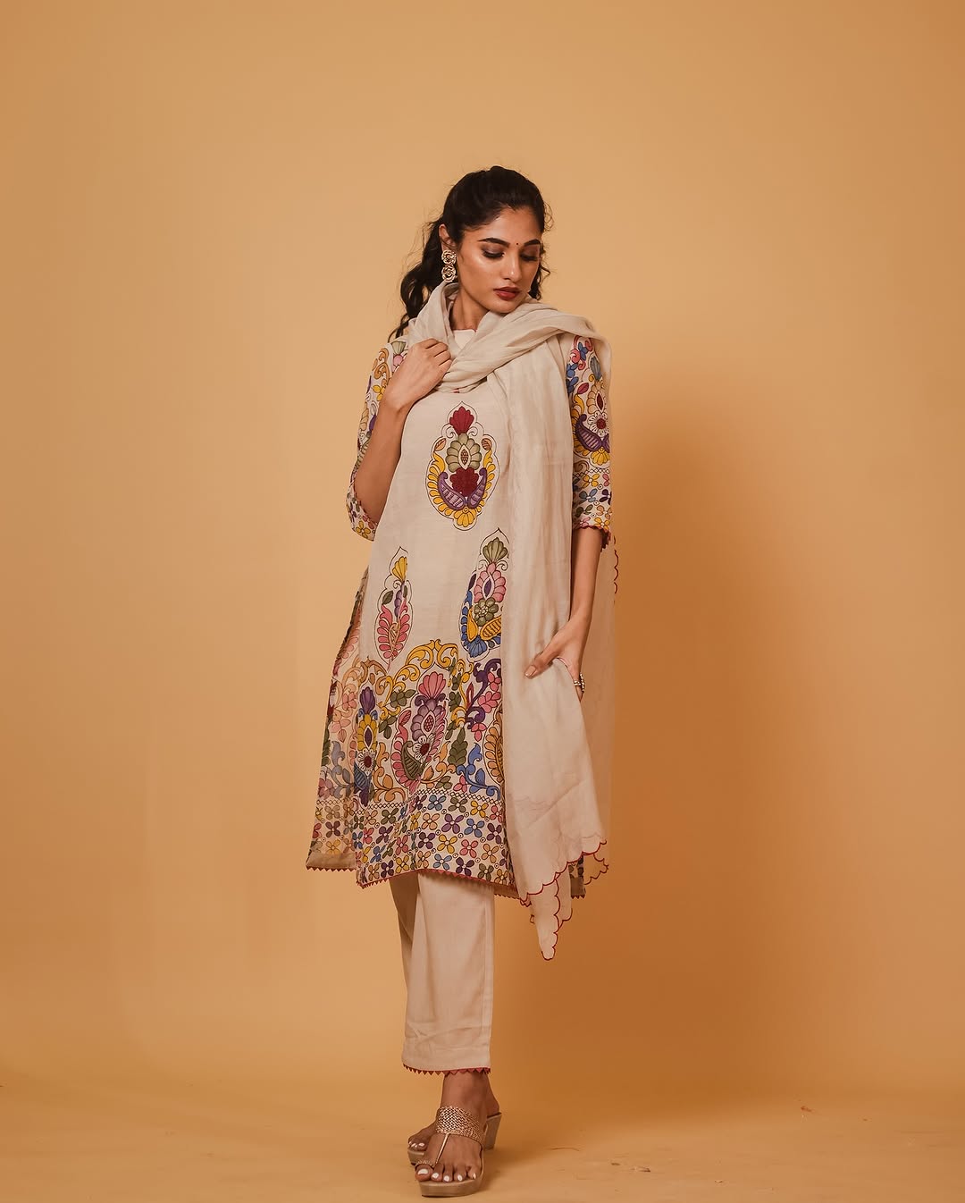 Vibrant Kalamkari Floral Cotton Kurta Set – Beige with Multicolor Design & Coordinated Dupatta